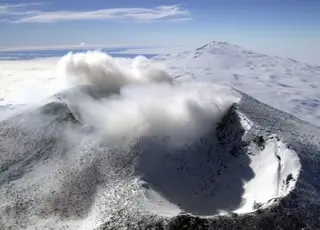 Existe um vulcão na Antártica que expele mais de R$ 31.000 em ouro