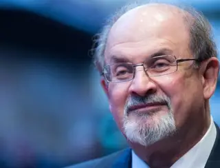 Quem é Salman Rushdie, escritor alvo de ataque em Nova York