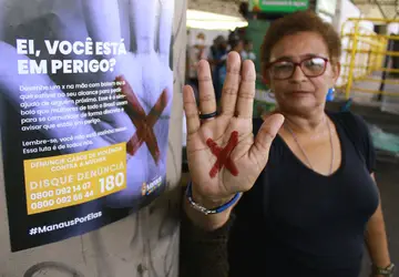 Prefeitura realiza ação de sensibilização de enfrentamento à violência contra mulher nos terminais de ônibus de Manaus
