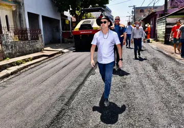 Prefeito David Almeida fiscaliza três frentes de obras de infraestrutura na capital