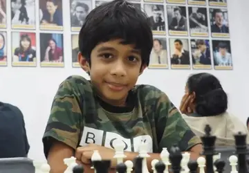 Aos oito anos, indiano é o mais jovem a vencer grão-mestre no xadrez