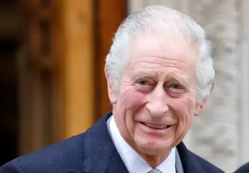 Funcionário engana rei Charles e instala caos no Palácio de Buckingham