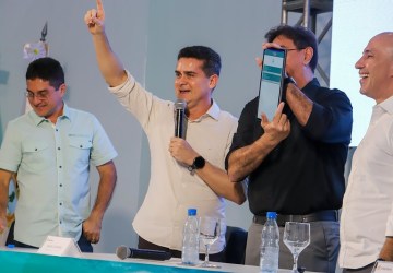 Prefeito David Almeida lança aplicativo "Manaus Atende Digital" para modernizar serviços municipais