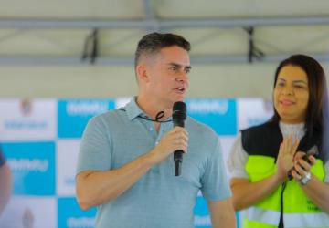 Prefeito David Almeida anuncia criação de programa que irá possibilitar aquisição de 320 ônibus do transporte complementar e 100 táxis que operam no aeroporto