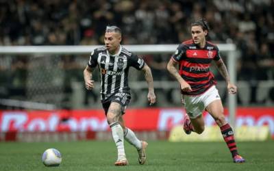 Líder, Flamengo faz 4 x 2 no Atlético-MG; São Paulo vence fora de casa