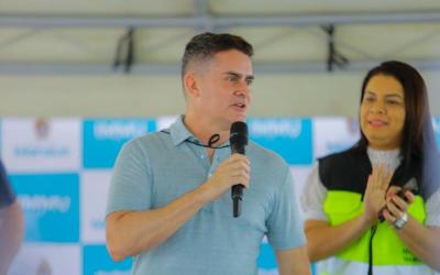 Prefeito David Almeida anuncia criação de programa que irá possibilitar aquisição de 320 ônibus do transporte complementar e 100 táxis que operam no aeroporto