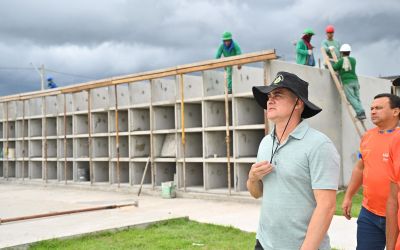 Prefeito de Manaus, David Almeida, vistoria obra de ampliação do cemitério vertical Nossa Senhora Aparecida para atender demanda de sepultamentos