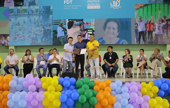 Prefeito realiza entrega de R$ 6,8 milhões para organizações contempladas no edital do Fundo Manaus Solidária