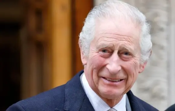 Funcionário engana rei Charles e instala caos no Palácio de Buckingham