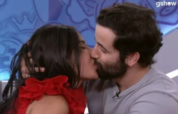 Matteus e Isabelle dão primeiro beijo fora do BBB 24 e web enlouquece
