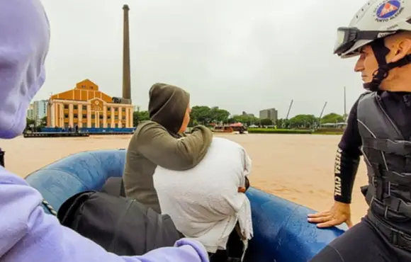 20 mil pessoas são resgatadas de enchentes no Rio Grande do Sul