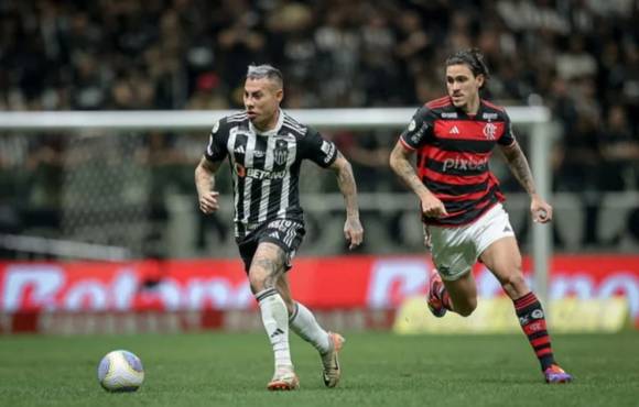 Líder, Flamengo faz 4 x 2 no Atlético-MG; São Paulo vence fora de casa