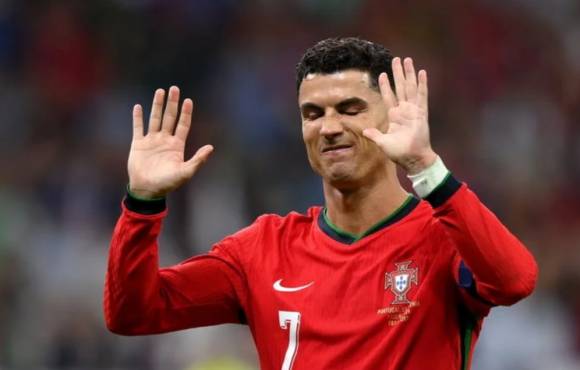 Cristiano Ronaldo pode ser suspenso das quartas da Eurocopa. Entenda