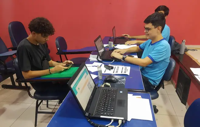 Prefeitura de Manaus prorroga prazo para entrega de documentos do Programa Bolsa Idiomas