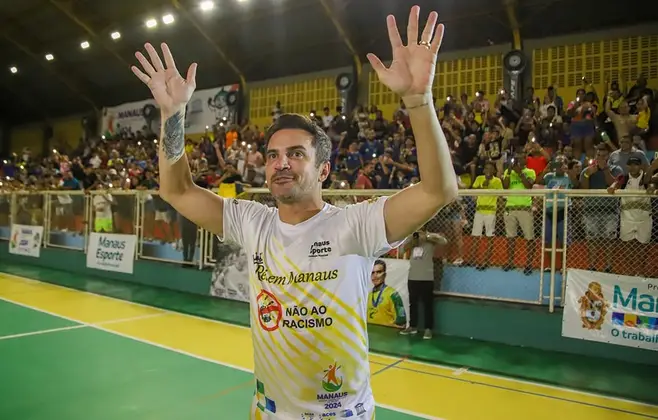 Evento esportivo com craque de futsal Falcão é sucesso em Manaus